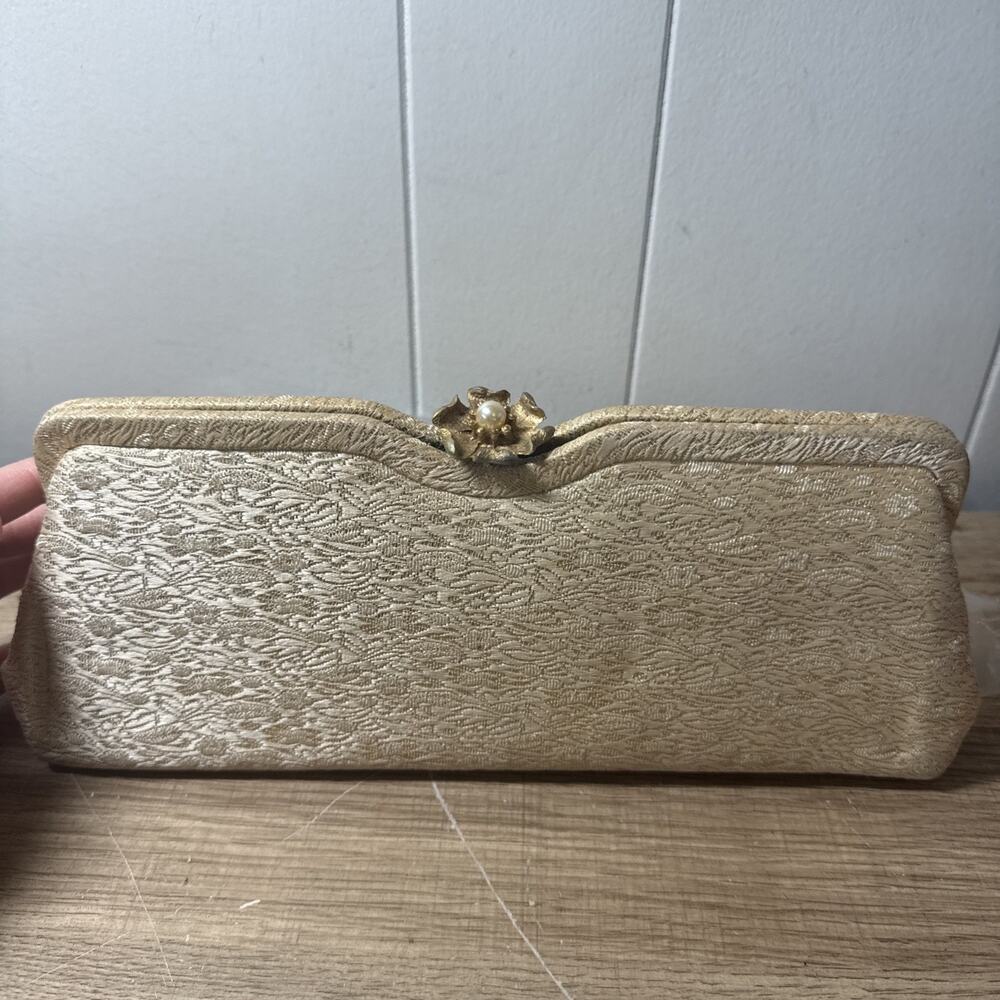Vintage 1960s Fabric Textured Gold Metallic Clutch Purse I2